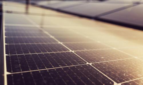 Paneles solares vistos de cerca.